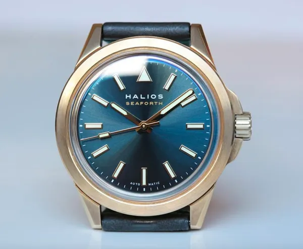 Halios Seaforth Bronze blue dial front view